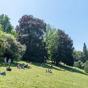 Nets - Buttes Chaumont C , Paris Frankreich